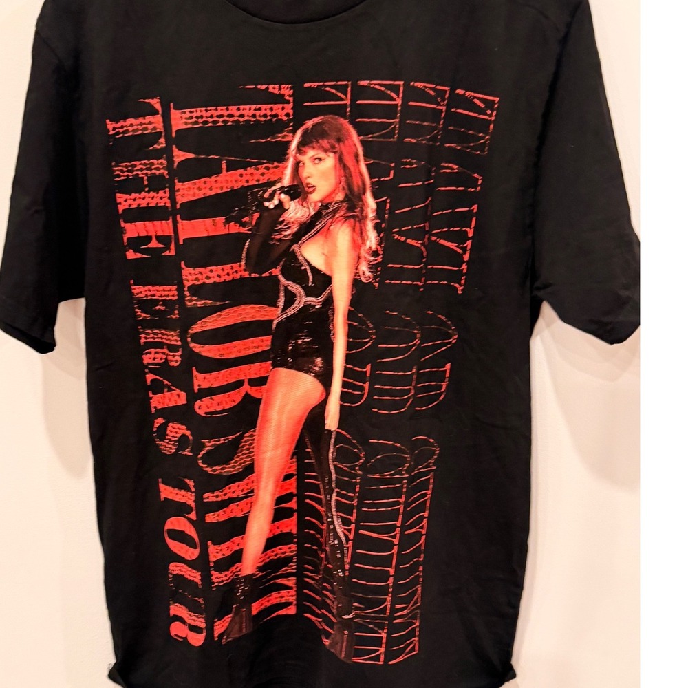 Taylor Swift The Eras Tour 2023-2024 Concert T-Shirt Black Red Size M